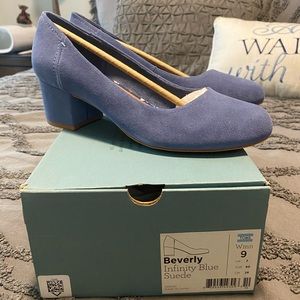 Toms Blue Suede Pumps